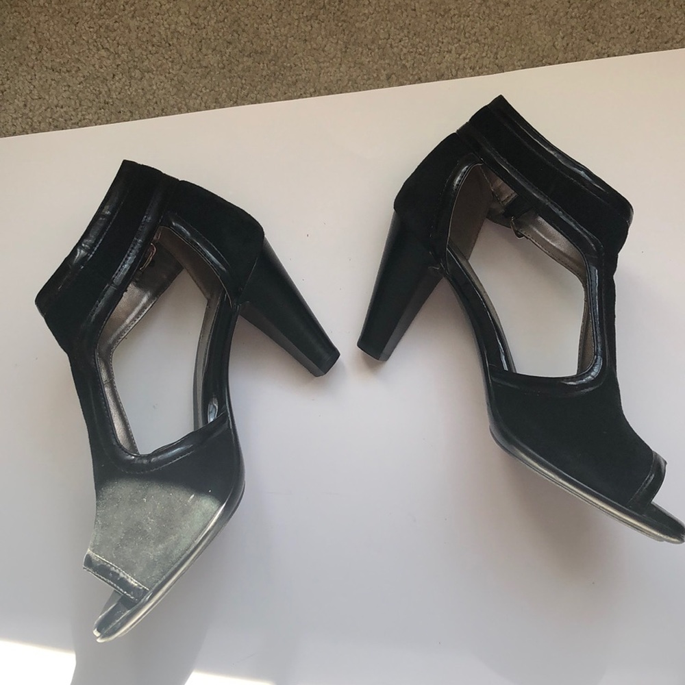 Heels - Picture 2 of 4